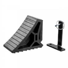 CURT HD RUBBER WHEEL CHOCK WITH HANDLE AND SINGLE TRAILER